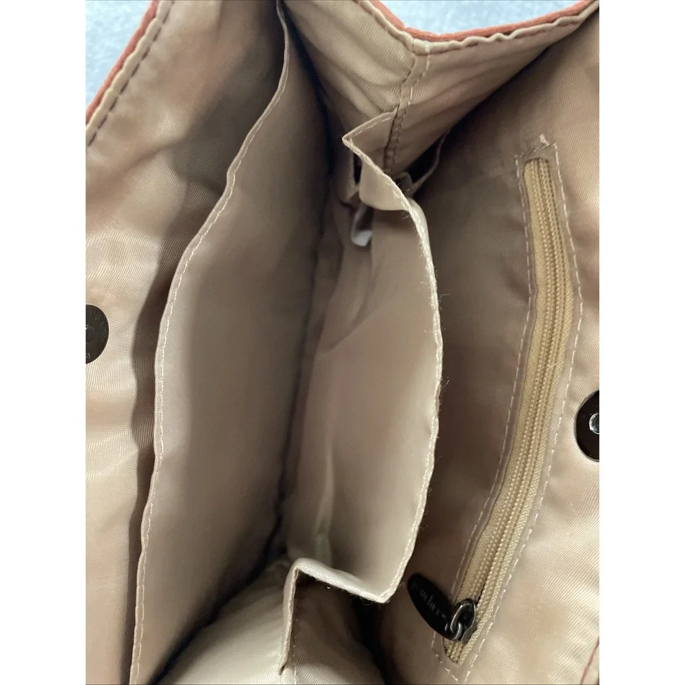 Pouchee wallet has